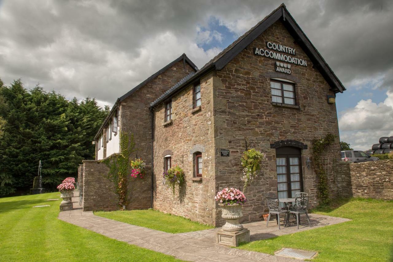 The Greyhound Inn And Hotel Usk Exterior foto