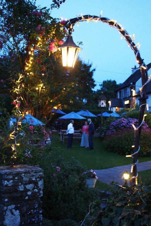 The Greyhound Inn And Hotel Usk Exterior foto